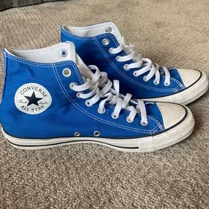 blue high top converse!
